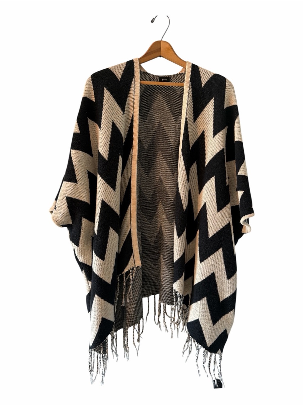 FATE Chevron Fringe Open Front Cardigan Poncho Shawl Black Cream Women’s S